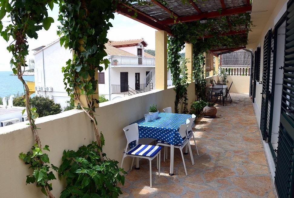 Villa Fortudor Milna  Rum bild