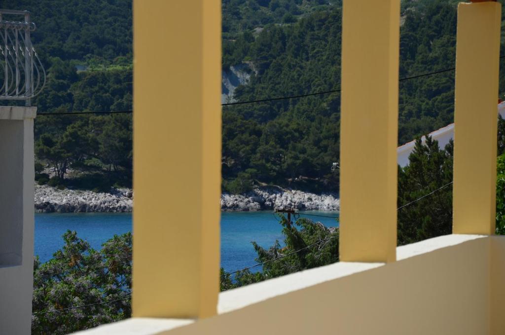 Villa Fortudor Milna  Exteriör bild